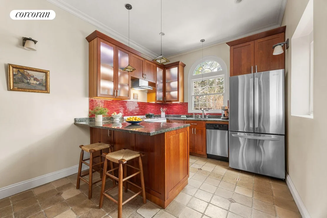 Photo of 552 4TH Street