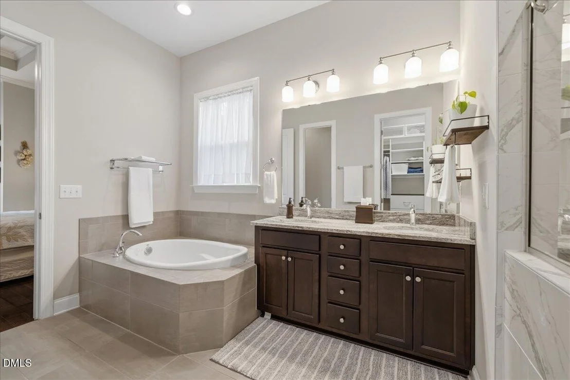 Photo of 1049 Queensdale Drive