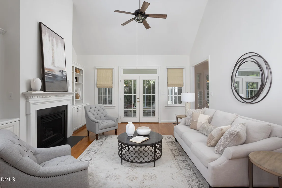 Photo of 1000 E Oak Drive