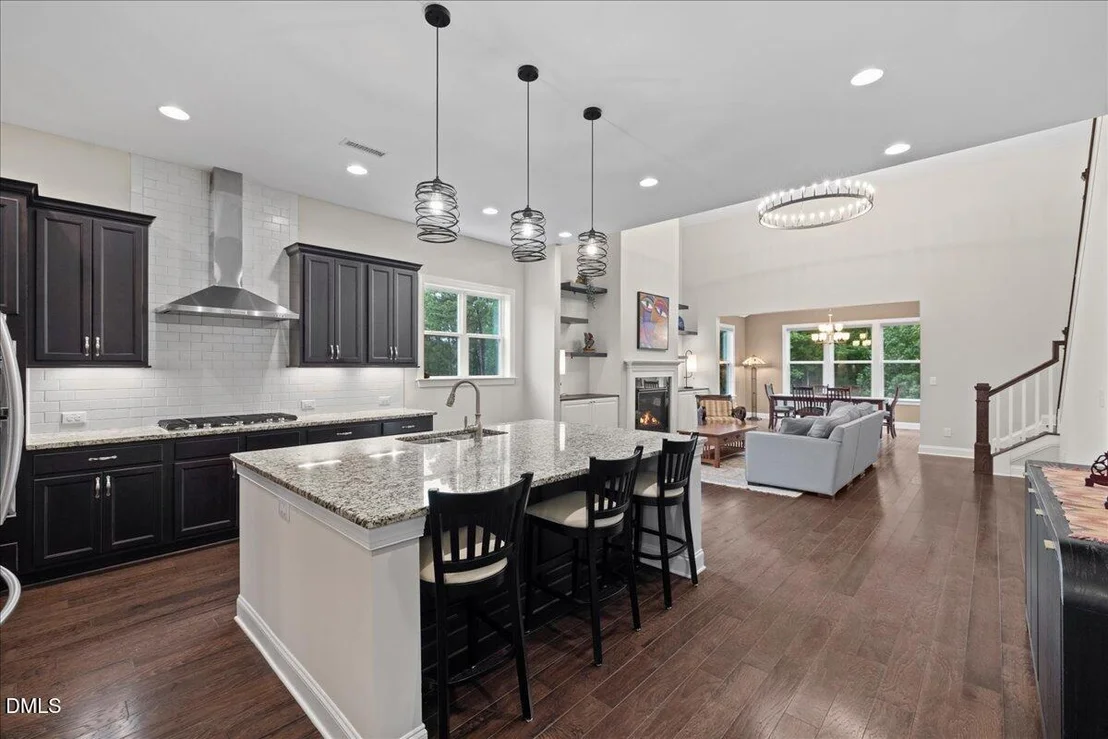 Photo of 1049 Queensdale Drive