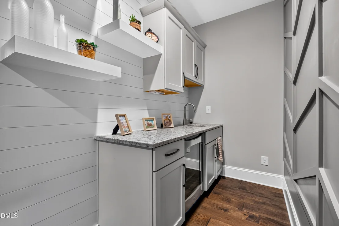 Photo of 505 Myrna Lane