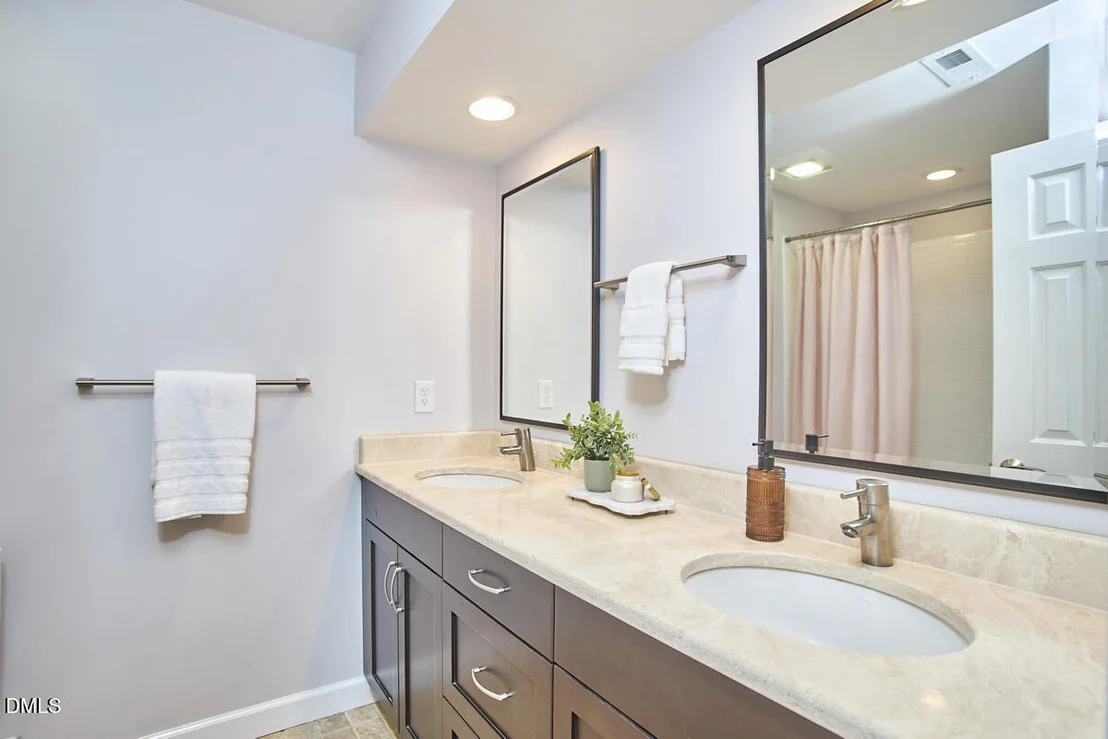 Photo of 4323 Thetford Road