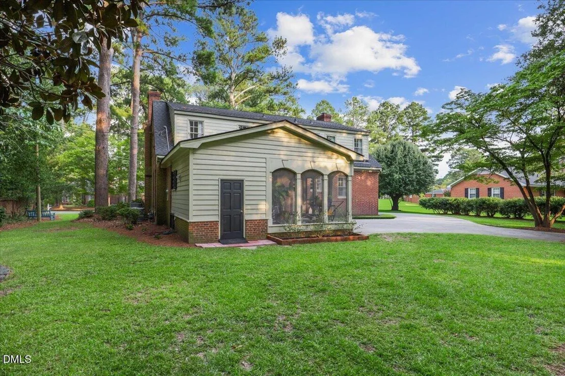 Photo of 804 Chestnut Drive