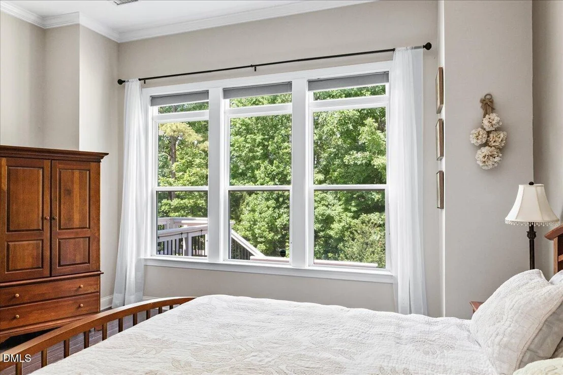 Photo of 1049 Queensdale Drive