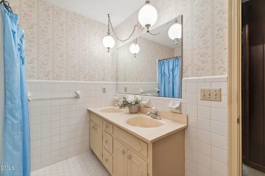 Photo of 808 Chestnut Drive