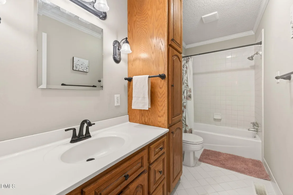 Photo of 1490 Scott Road