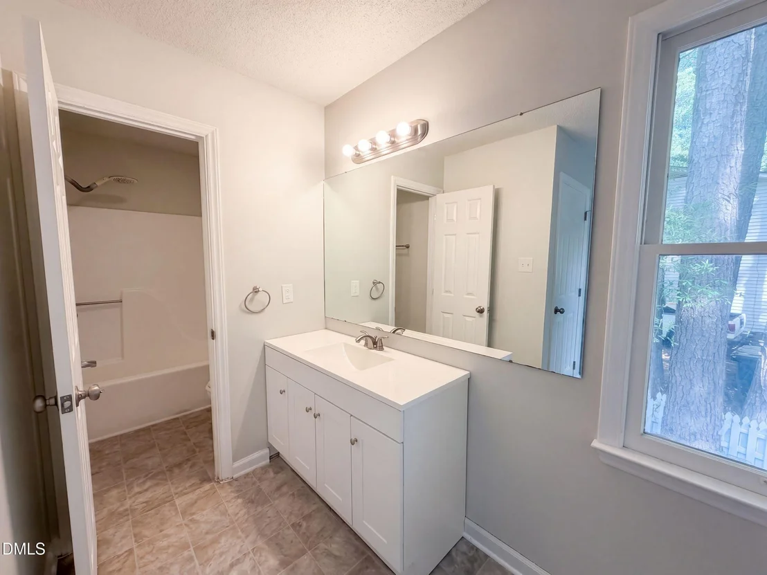 Photo of 2338 Hillandale Road