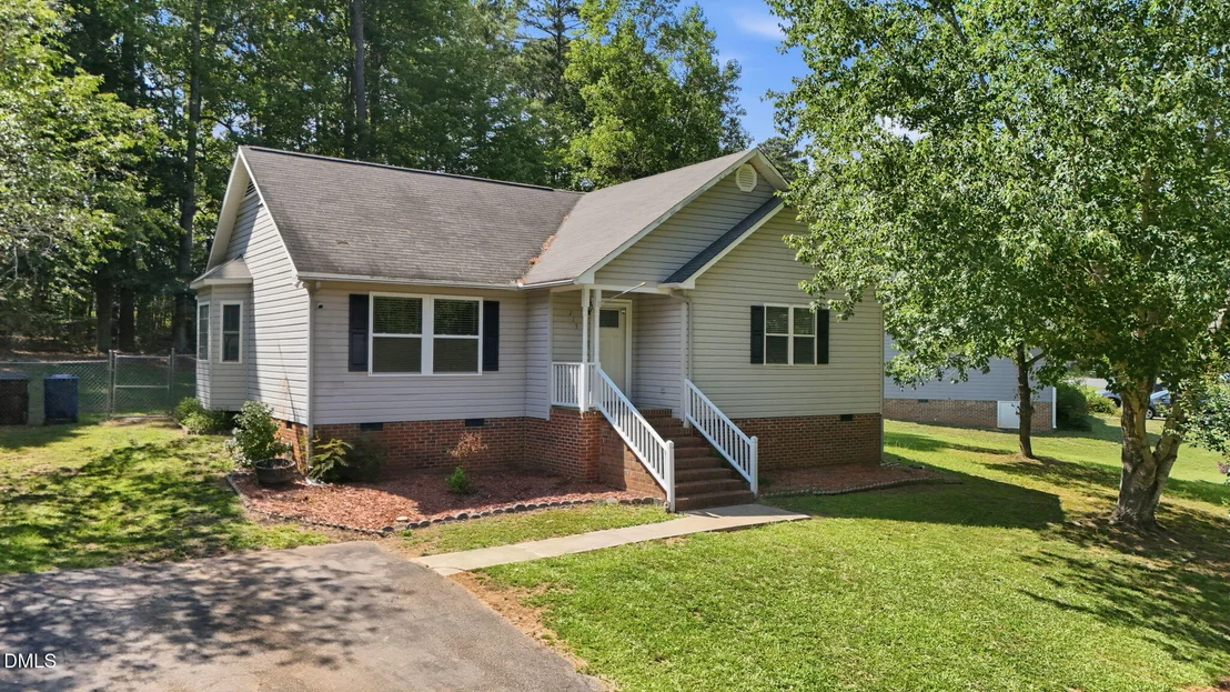Photo of 215 Brookfield Circle