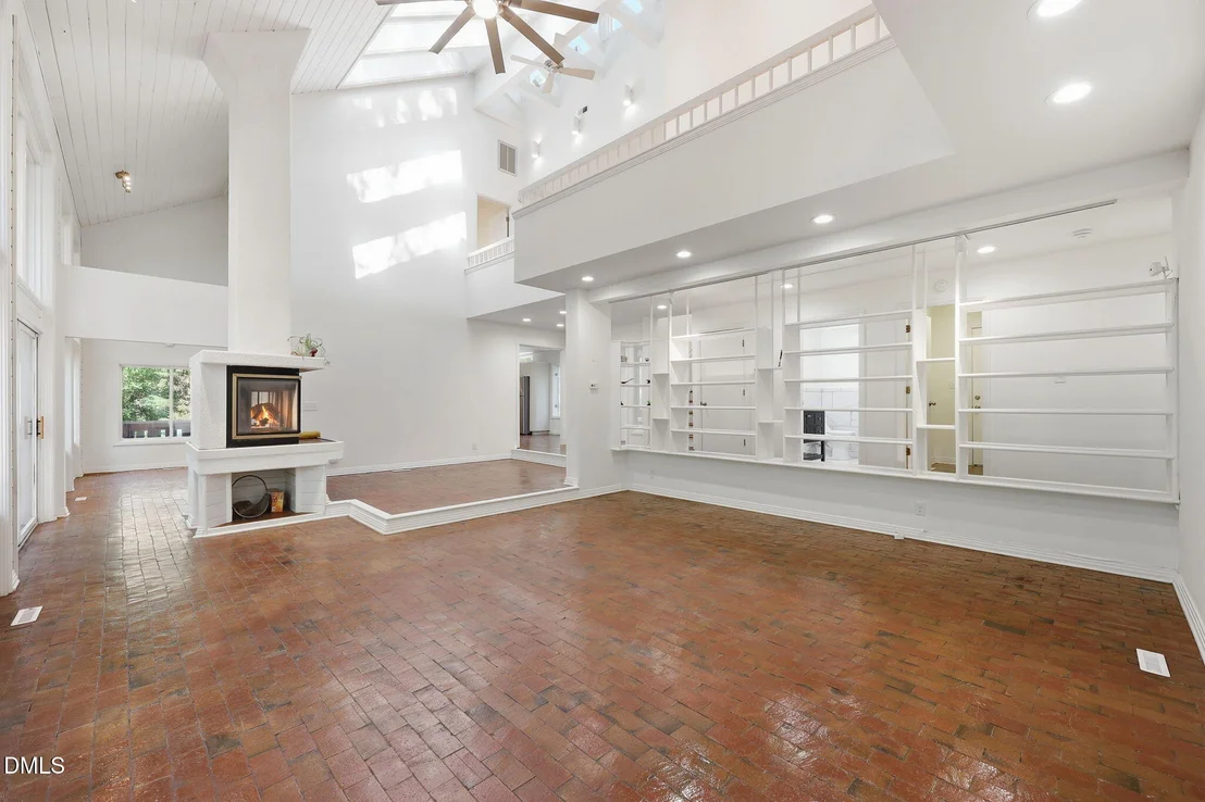 Photo of 910 Tarik Drive