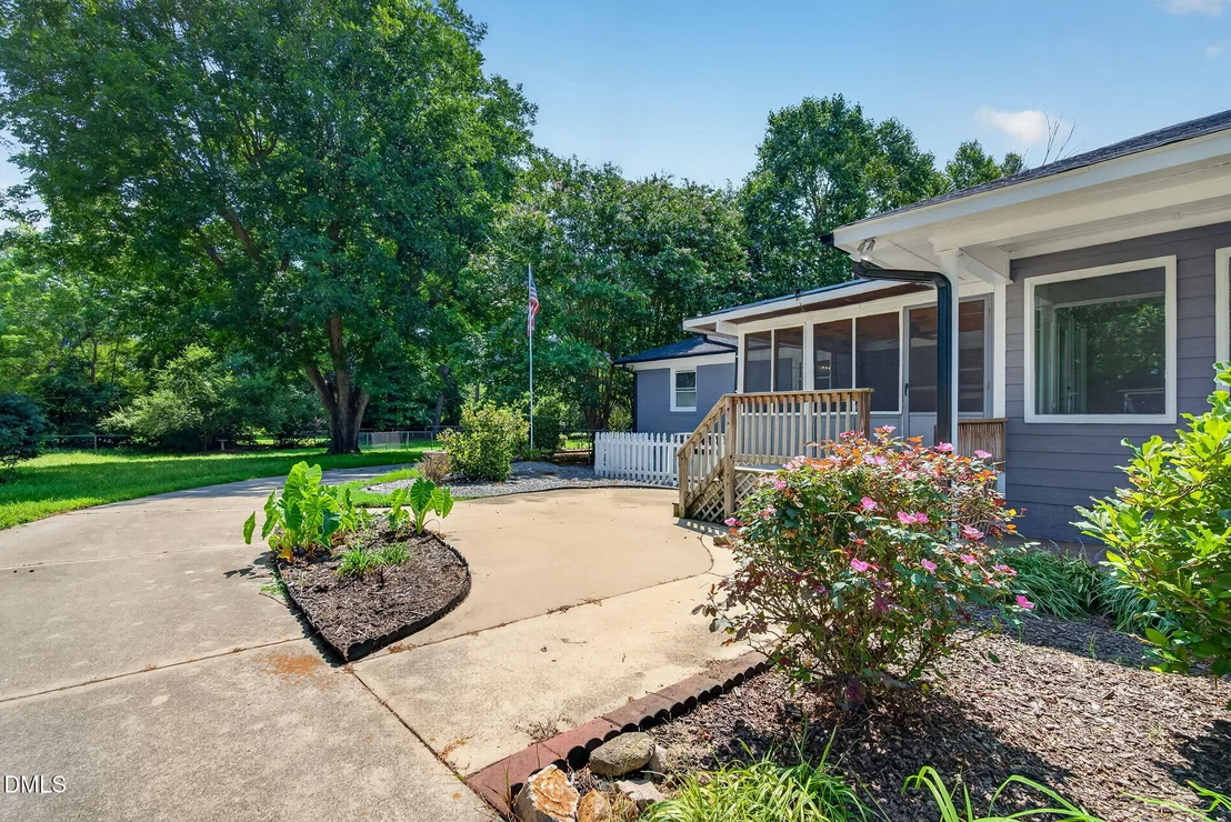 Photo of 6145 Front Street