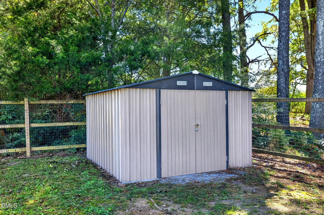 Photo of 8609 Manns Loop Road