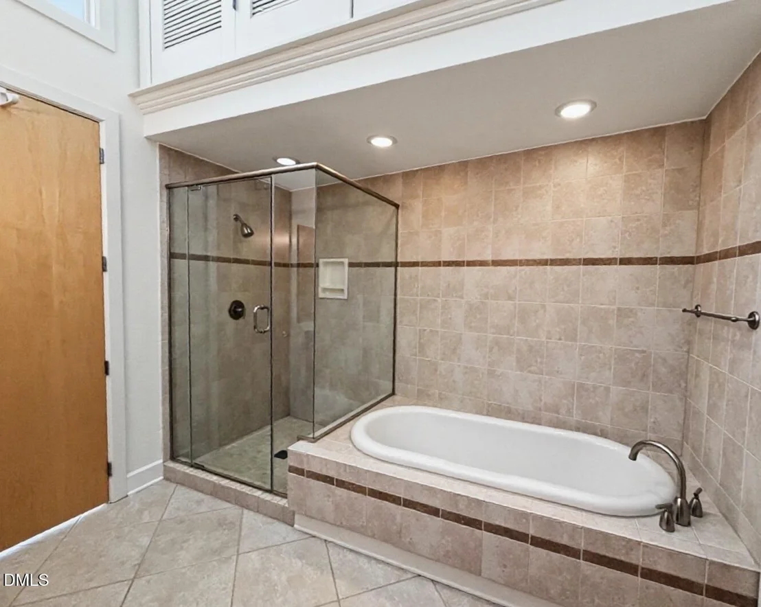 Photo of Unit 412 at 2608 Erwin Road