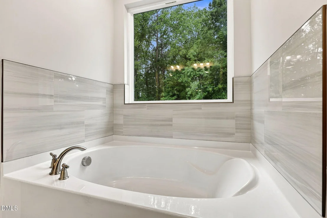 Photo of 709 Crestview Drive