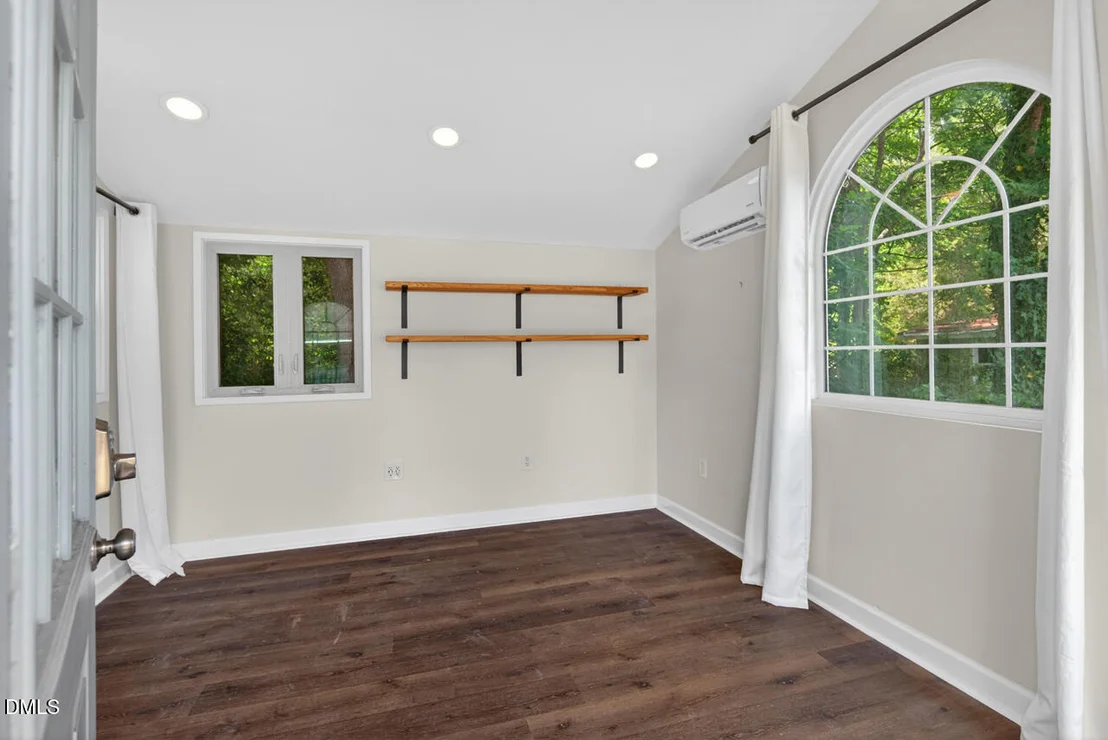 Photo of 2905 Broad Street