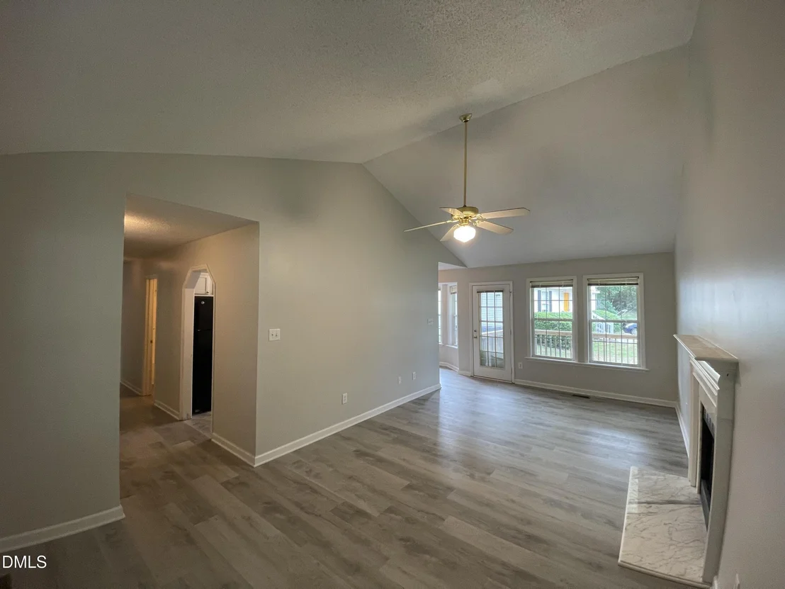 Photo of 1008 Laurel Leaf