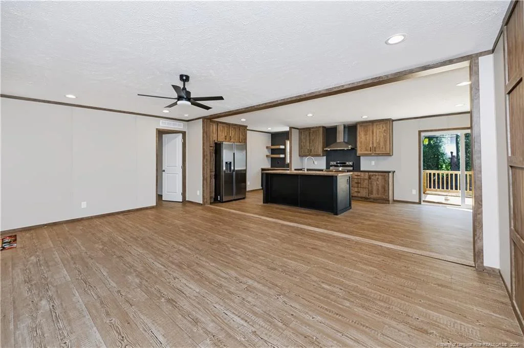 Photo of 948 Pine Oak