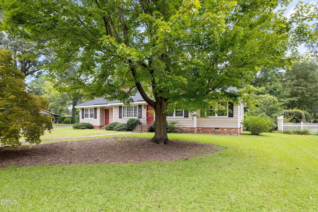 Photo of 1101 S Walnut Drive