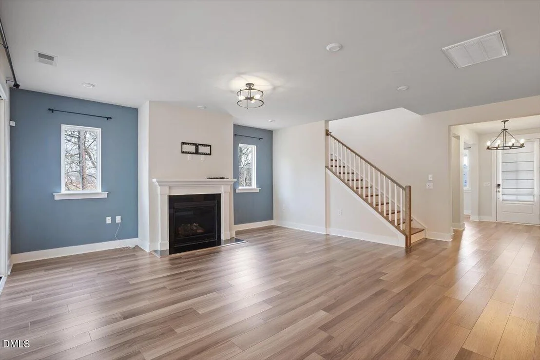 Photo of 541 Roycroft Drive