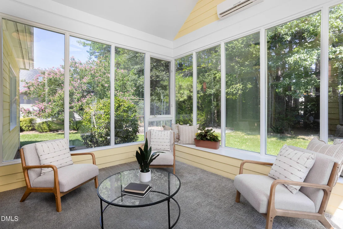 Photo of 1000 E Oak Drive