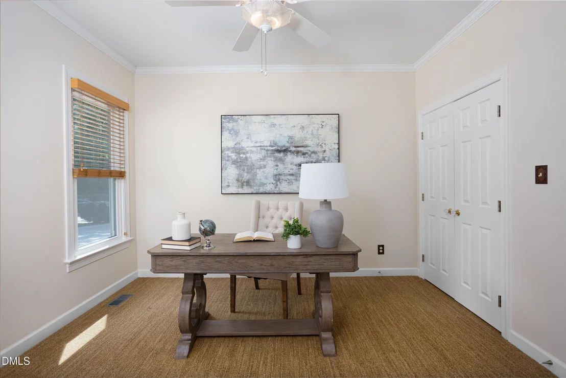 Photo of 1000 E Oak Drive