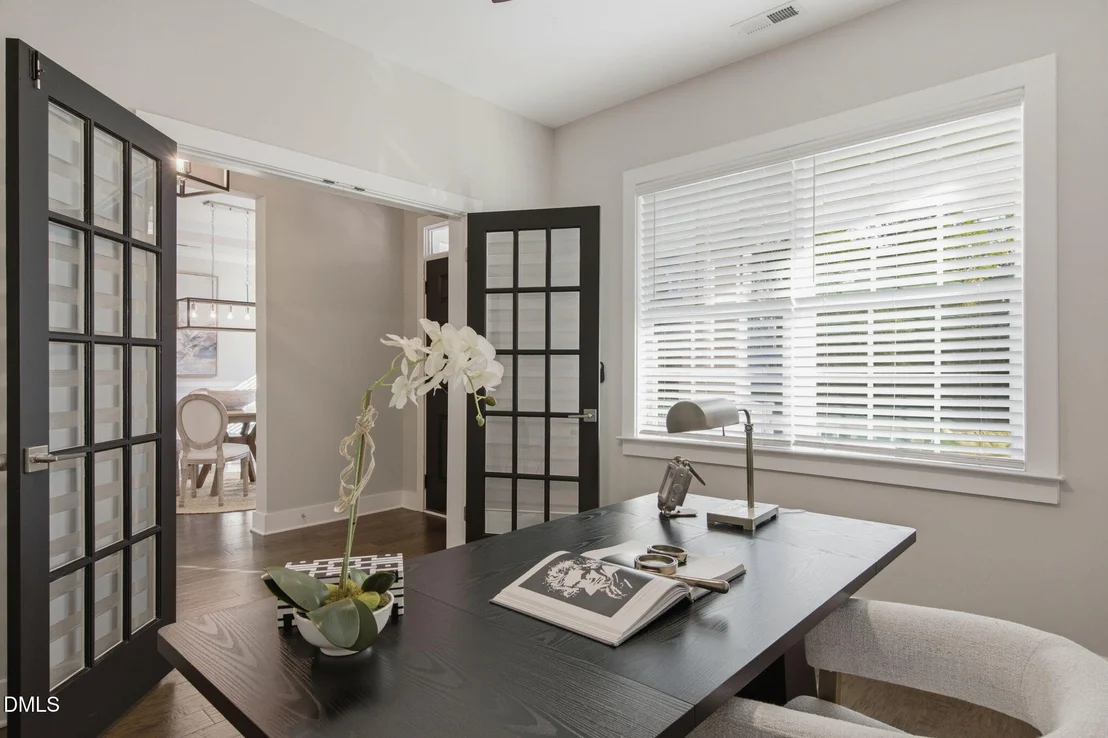Photo of 1029 Queensdale Drive