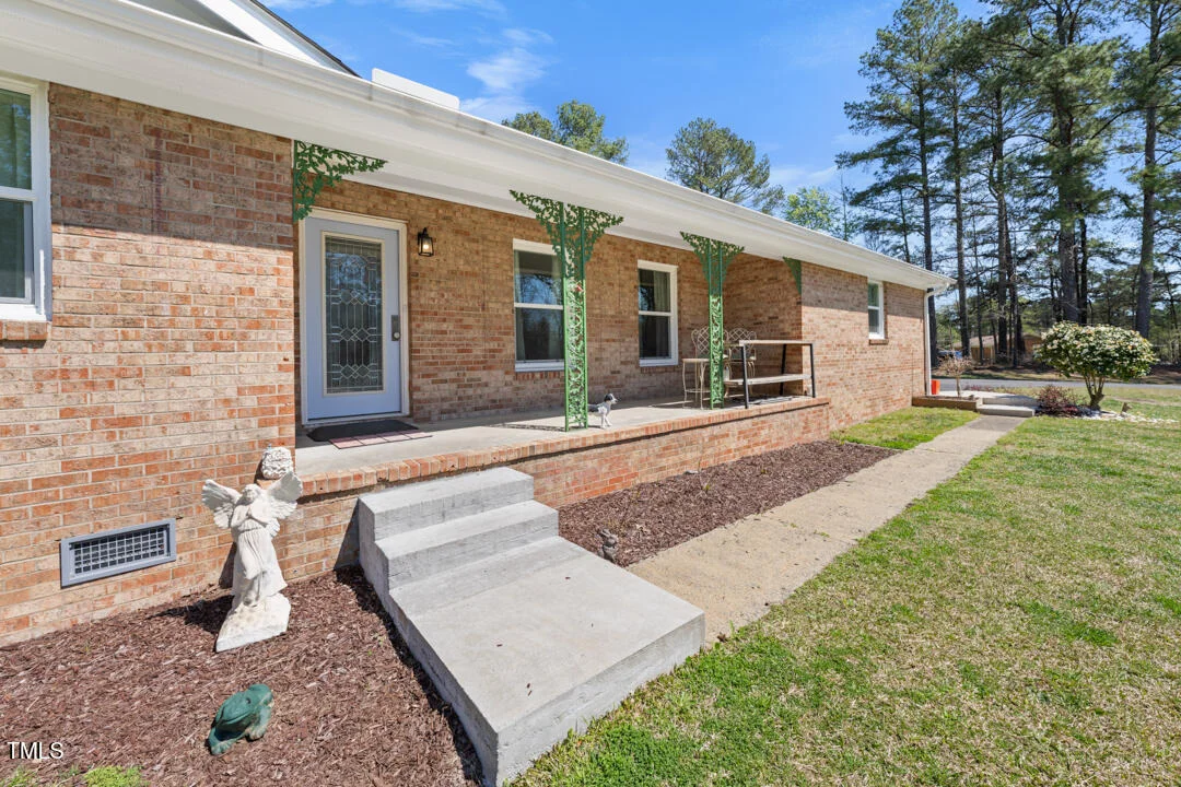Photo of 916 Clayton Road