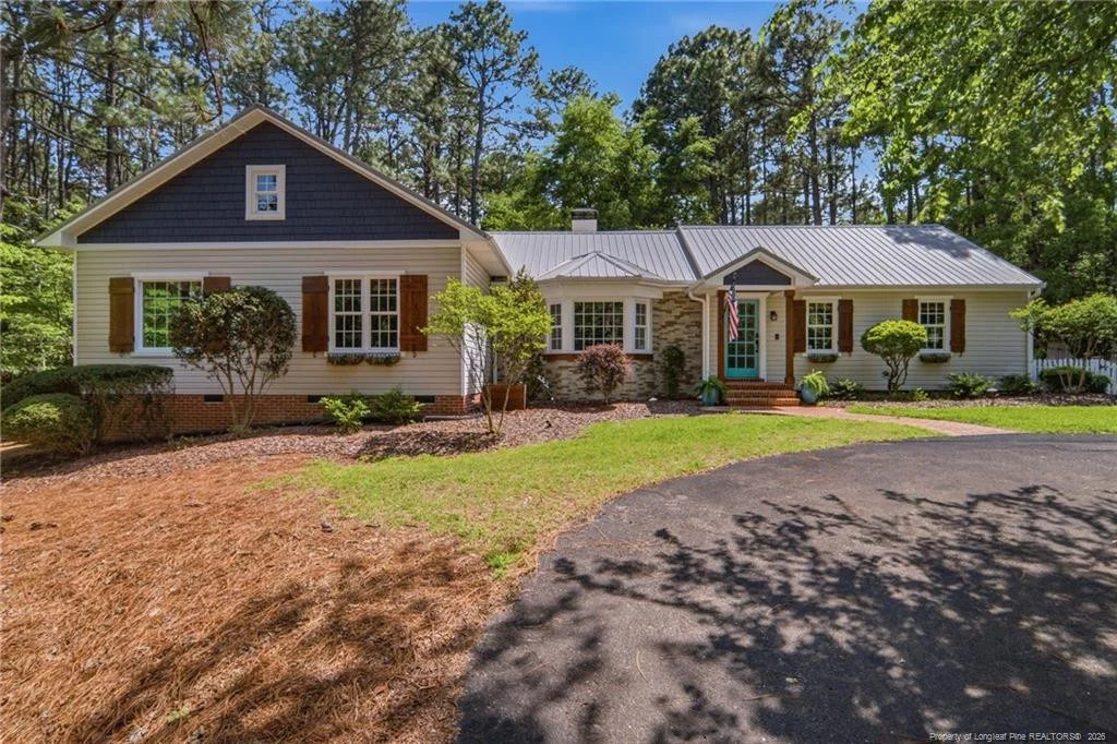 Photo of 305 Maples Road
