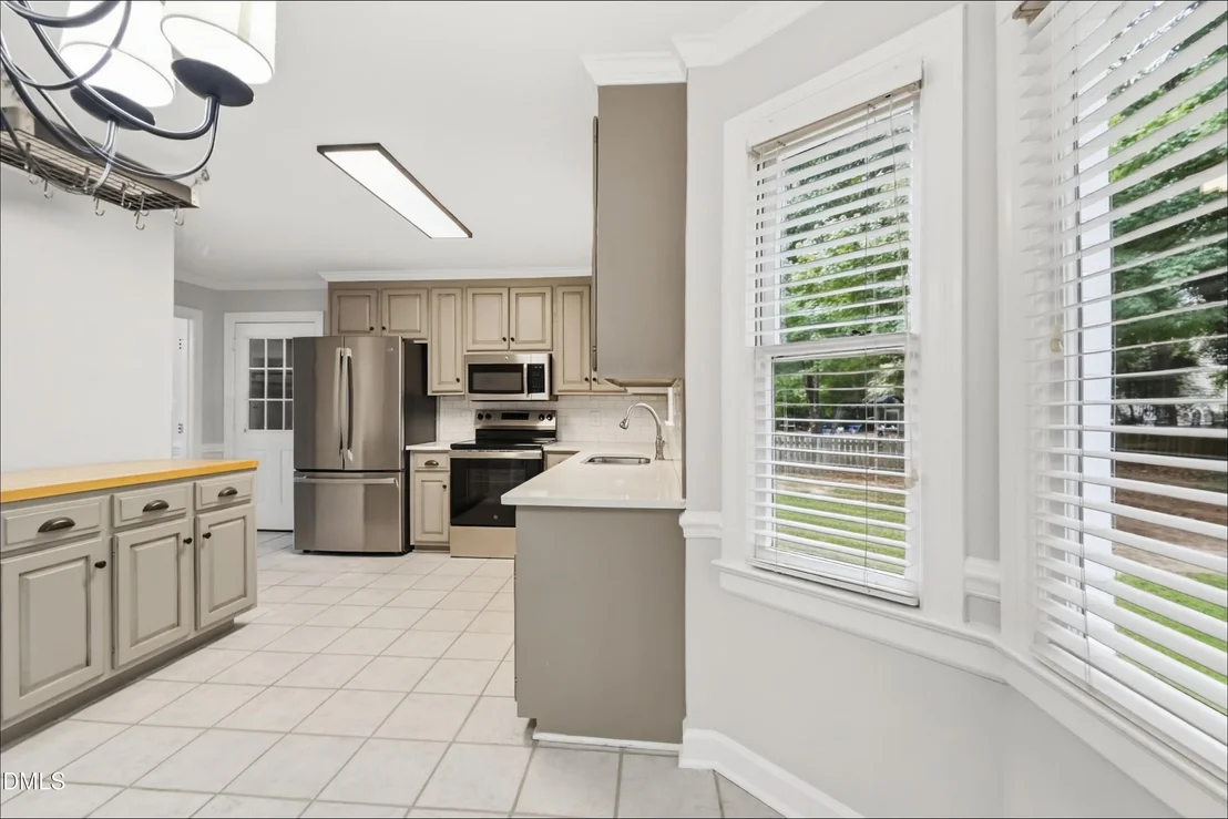 Photo of 1808 Thorpshire Drive