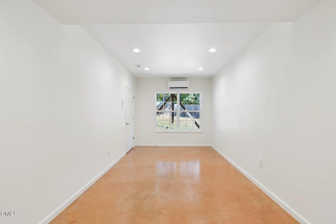 Photo of 715 Straywhite Avenue