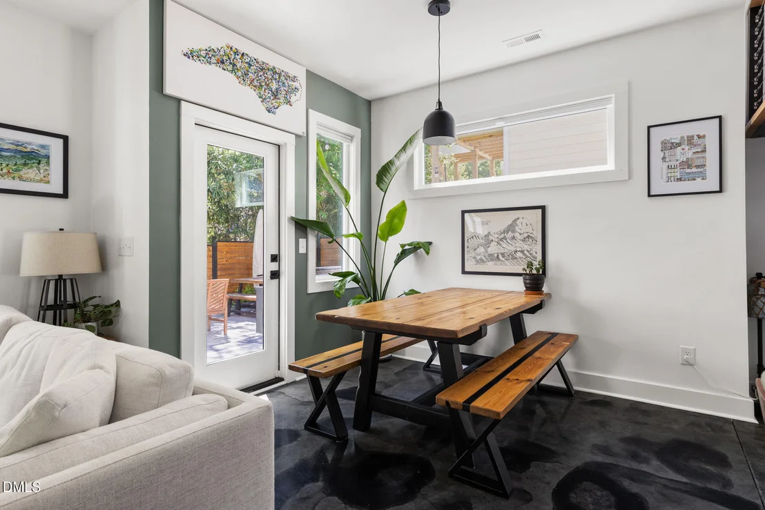 Photo of 825 W Markham Avenue
