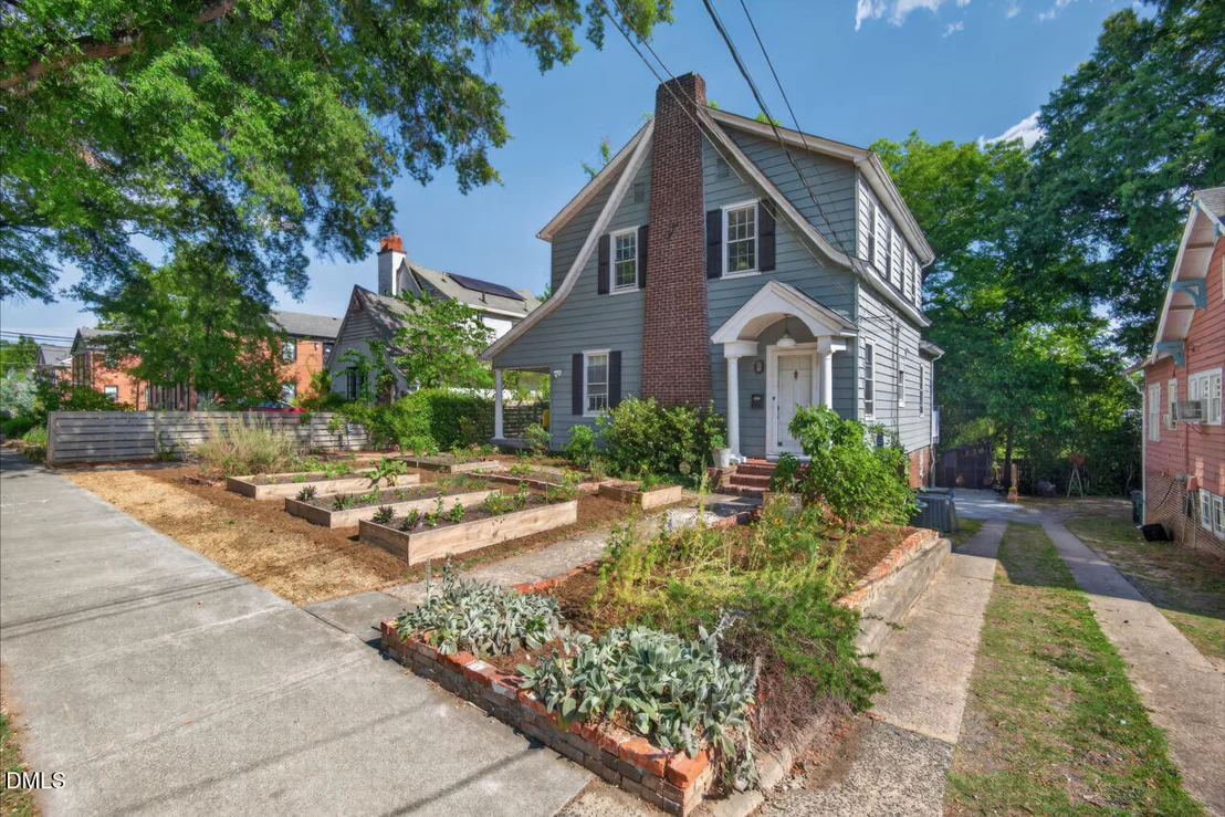 Photo of 321 W Trinity Avenue