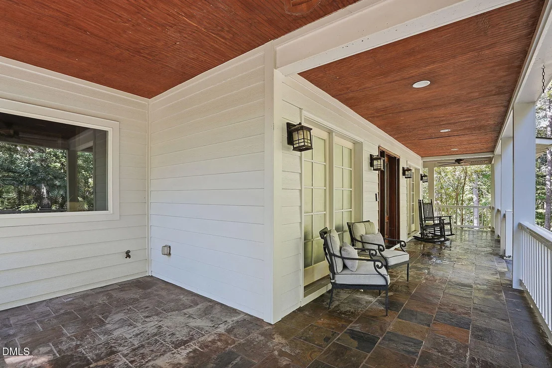 Photo of 415 River Bluff Drive N