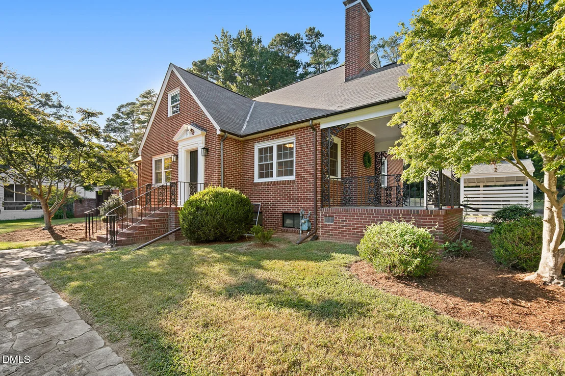 Photo of 2720 University Drive