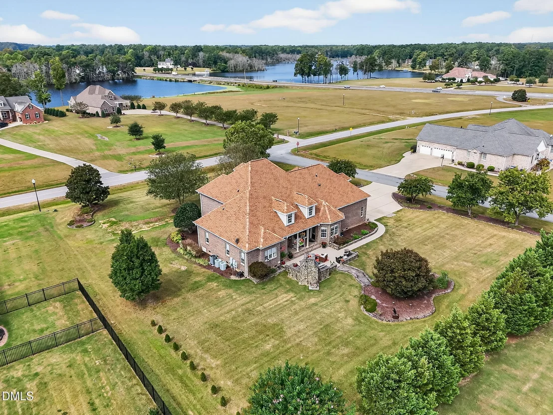 Photo of 296 Shoreline Drive