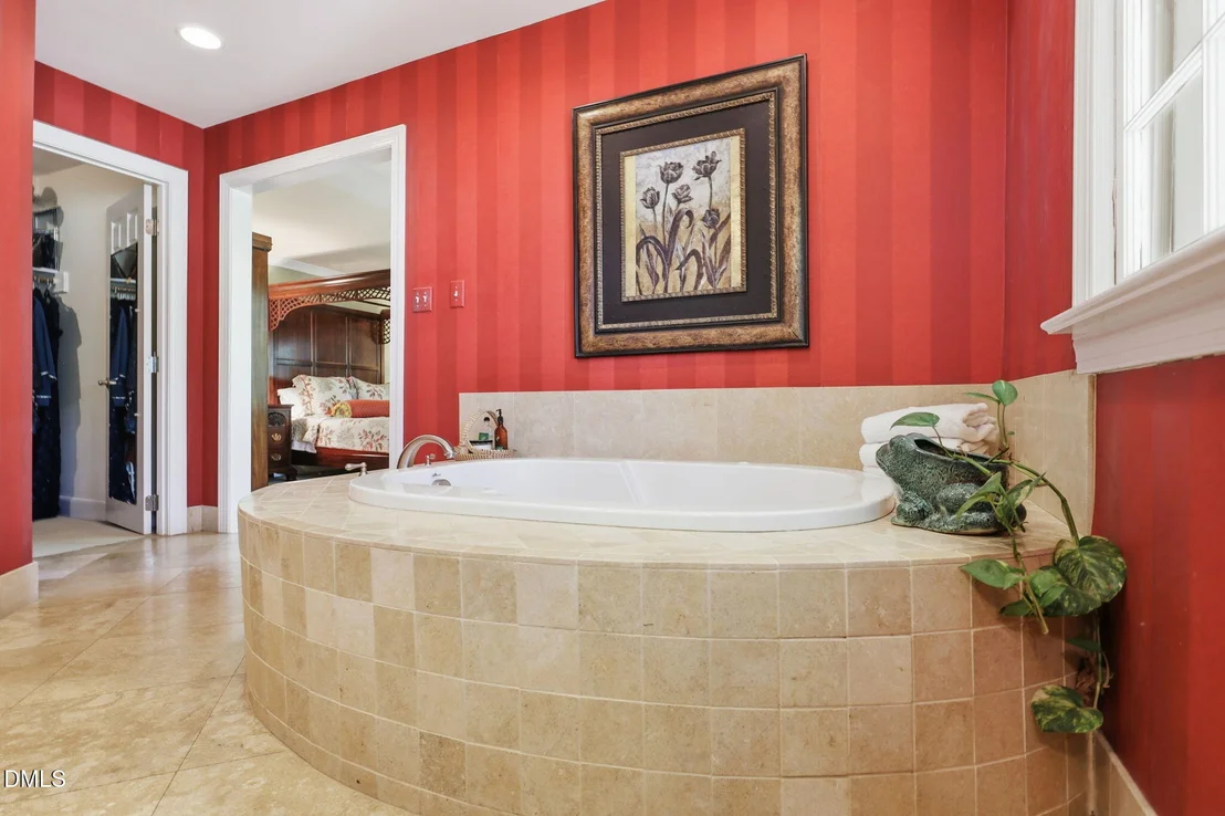 Photo of 2221 Weybridge Drive