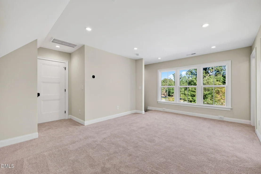 Photo of 643 Dixon Road
