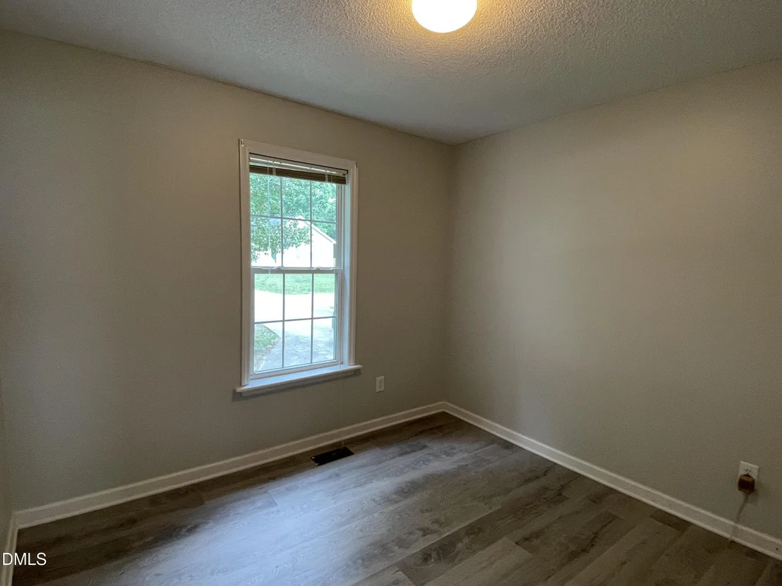 Photo of 1008 Laurel Leaf