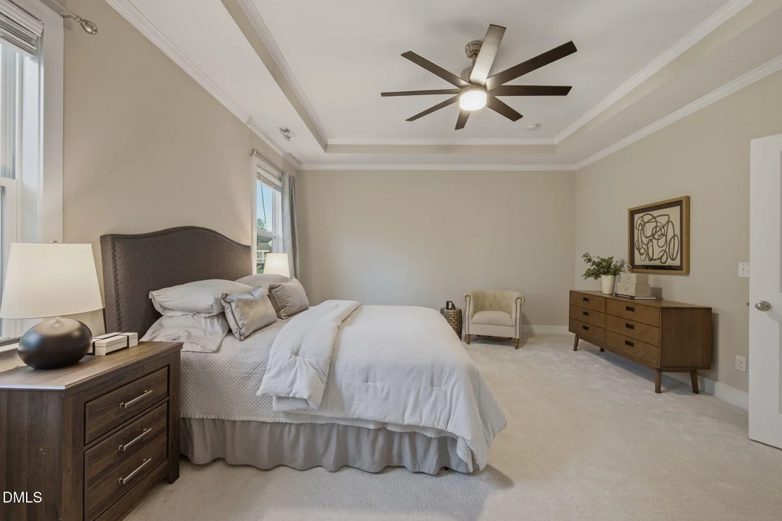 Photo of 1029 Queensdale Drive