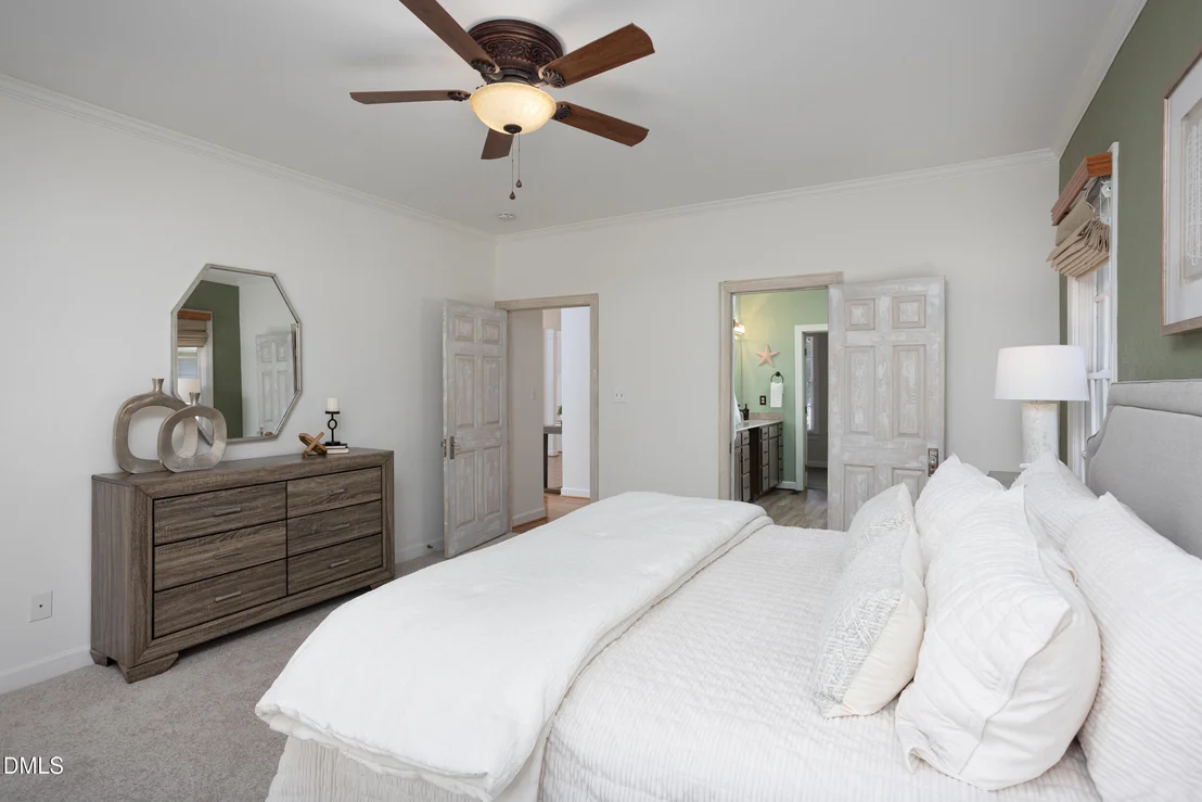 Photo of 1000 E Oak Drive
