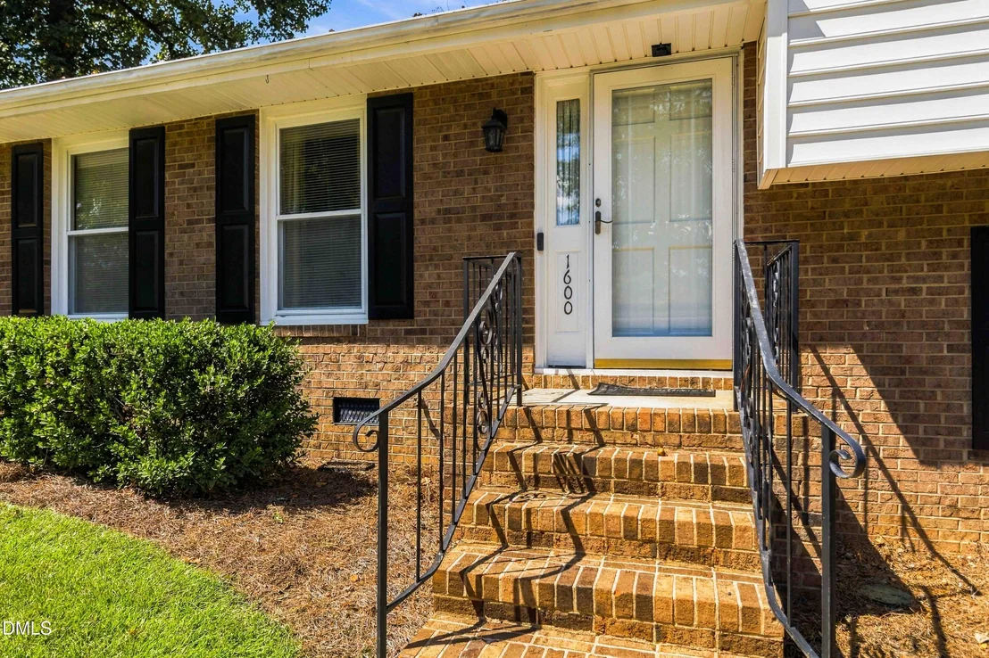 Photo of 1600 Edgebrook Drive