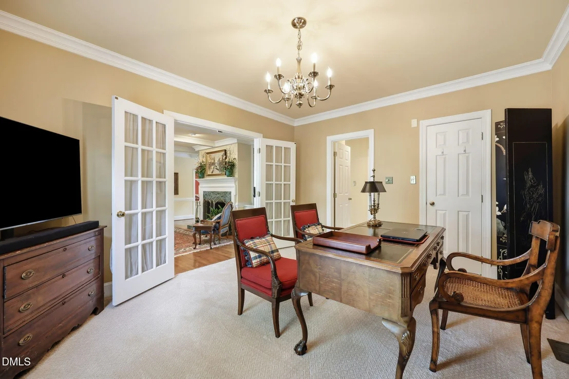 Photo of 2221 Weybridge Drive
