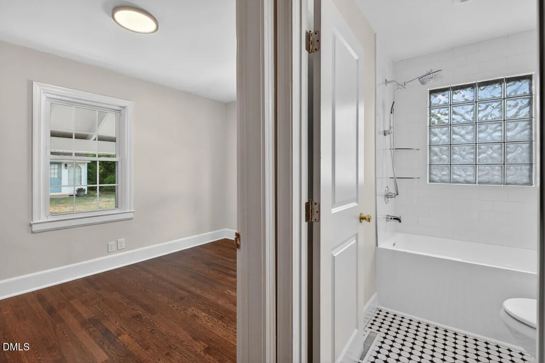 Photo of 2905 Broad Street