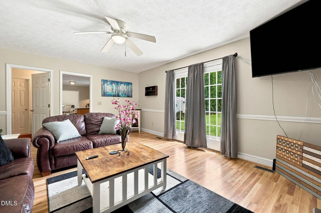 Photo of 409 Reaves Lane
