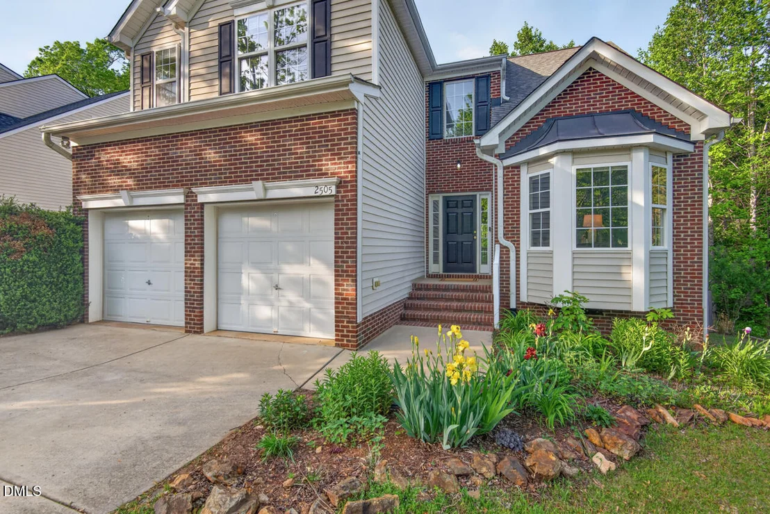 Photo of 2505 Summit Drive
