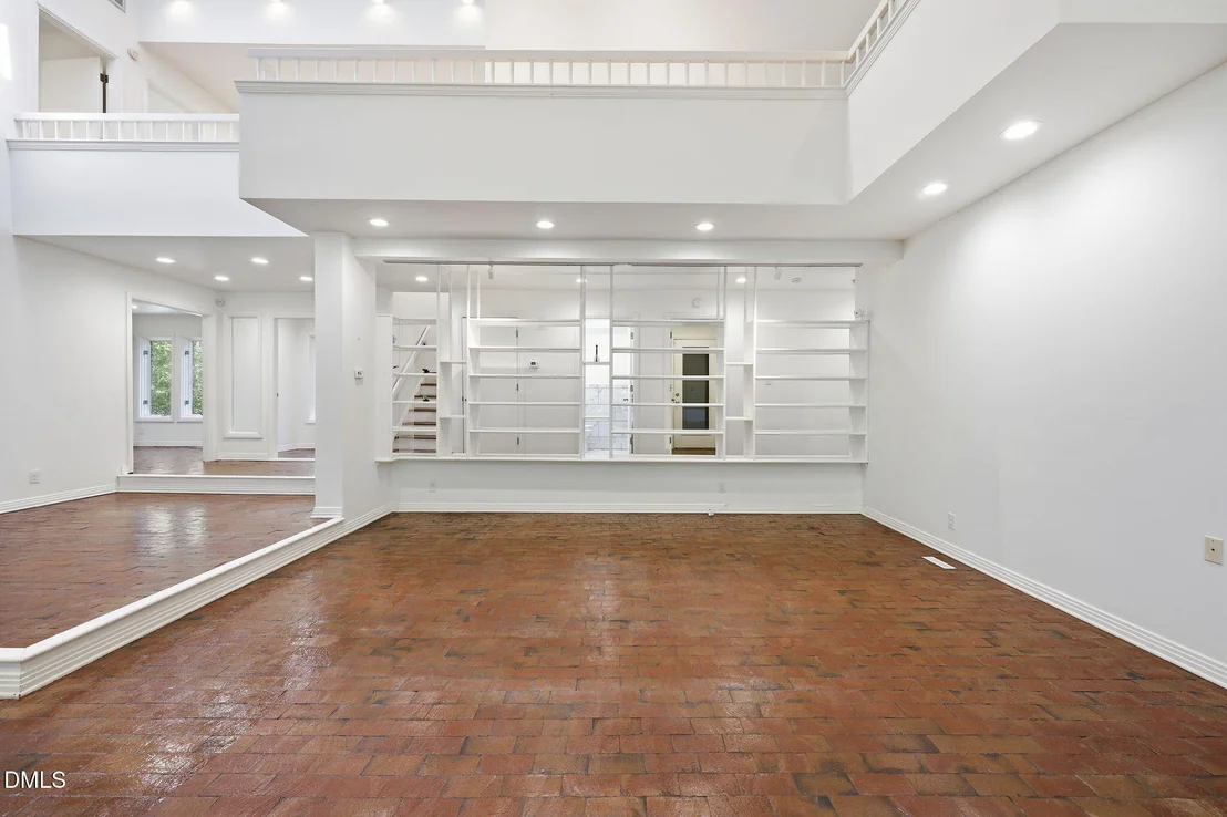 Photo of 910 Tarik Drive