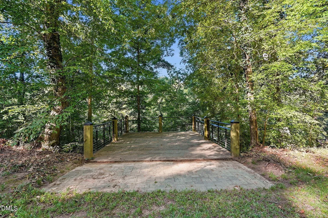 Photo of 415 River Bluff Drive N