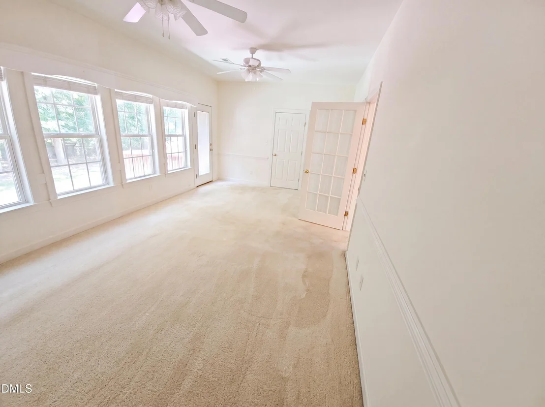 Photo of 302 Commonsgate Drive