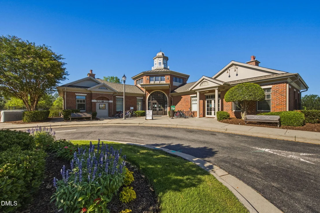 Photo of 1029 Queensdale Drive