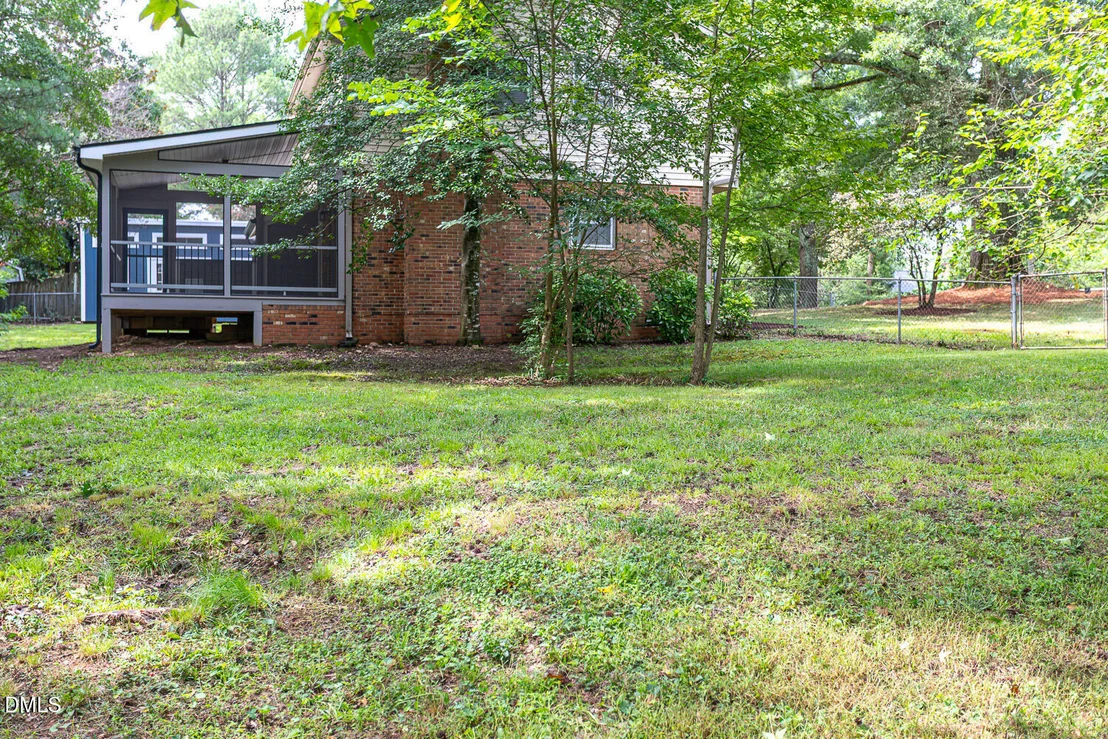 Photo of 921 Devon Avenue