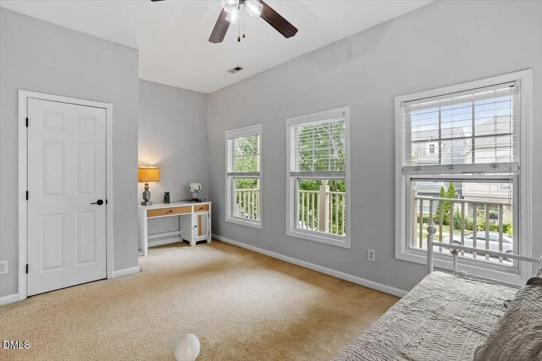 Photo of 988 Ambergate Station
